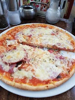 Pizza Tonno Mit Thunfisch